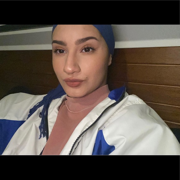 Meet your Posher, Rae - Picture 2 of 3